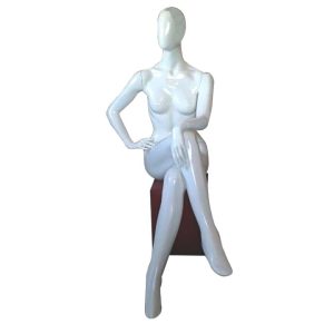 Manequim feminino de fibra Sentada cara ovo