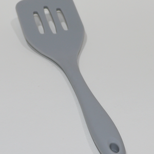Espátula Vazada 30cm Silicone Cinza